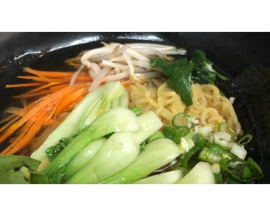 R6. Veggie Shoyu (蔬菜酱油拉面)